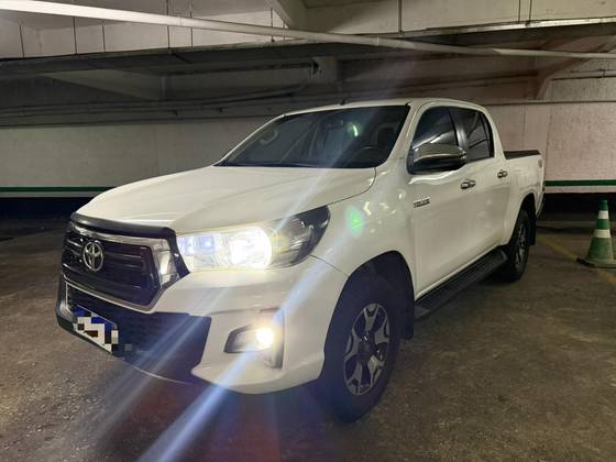 TOYOTA HILUX 2.8 SRV 4X4 CD 16V DIESEL 4P AUTOMÁTICO TOYOTA HILUX 2.8 SRV 4X4 CD 16V DIESEL 4P AUTOMÁTICO
